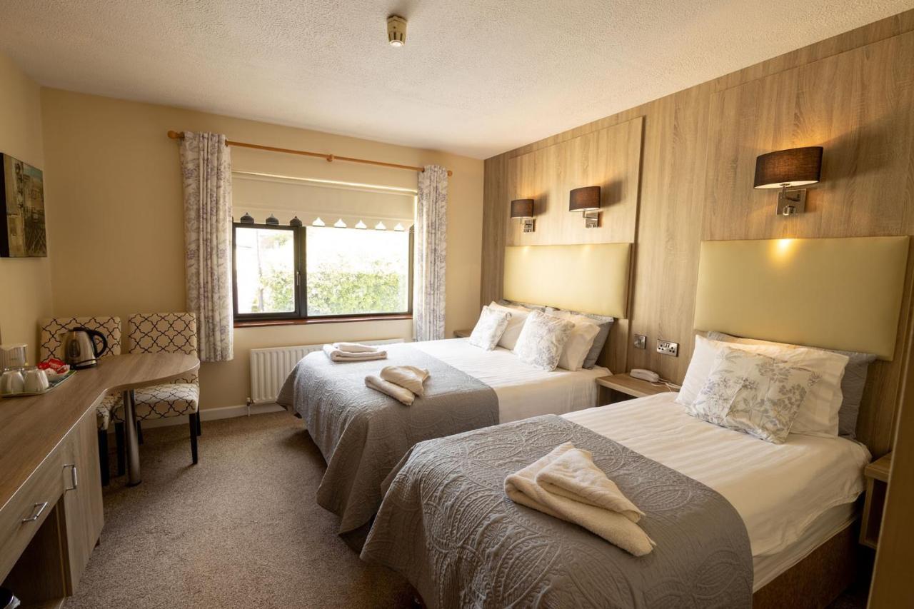 Station House Bed & Breakfast เอนนิสไทมอน ภายนอก รูปภาพ