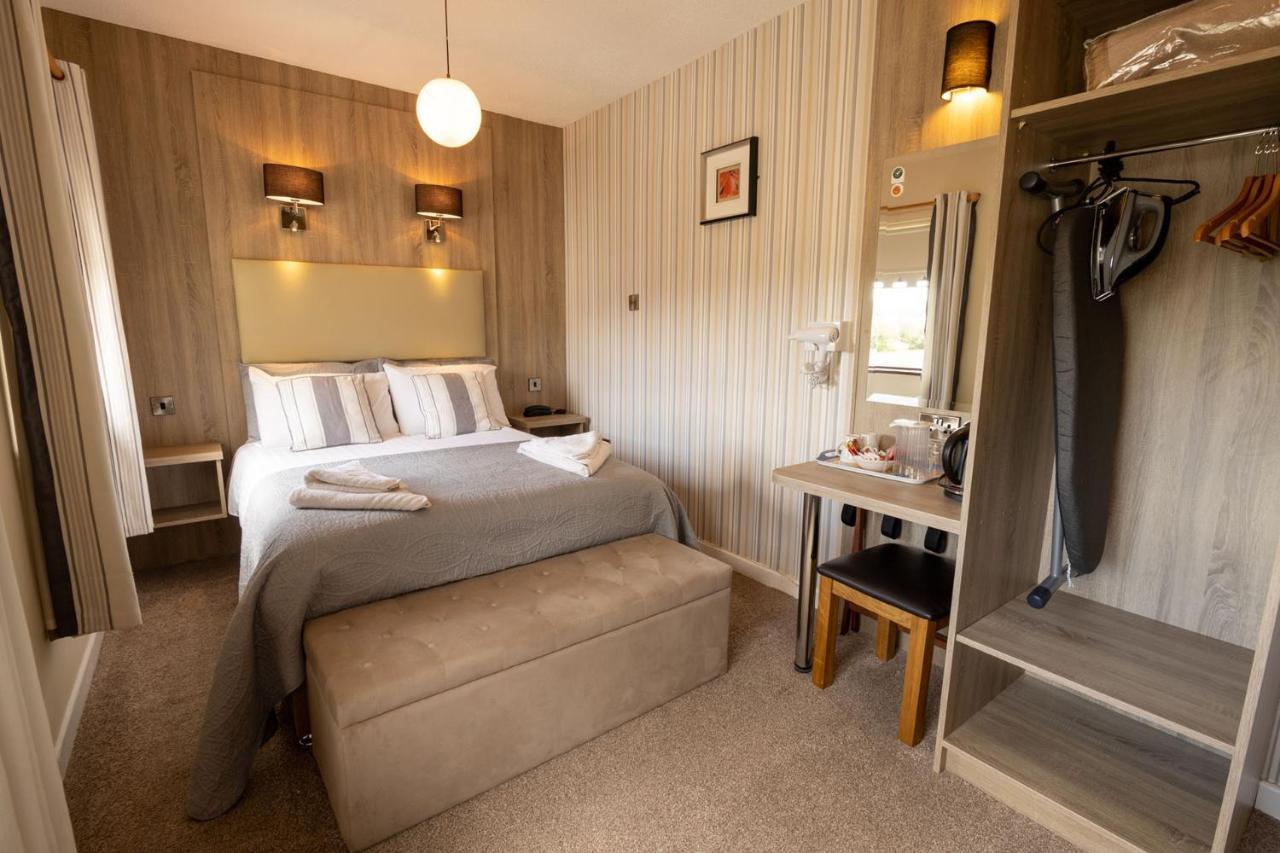 Station House Bed & Breakfast เอนนิสไทมอน ภายนอก รูปภาพ