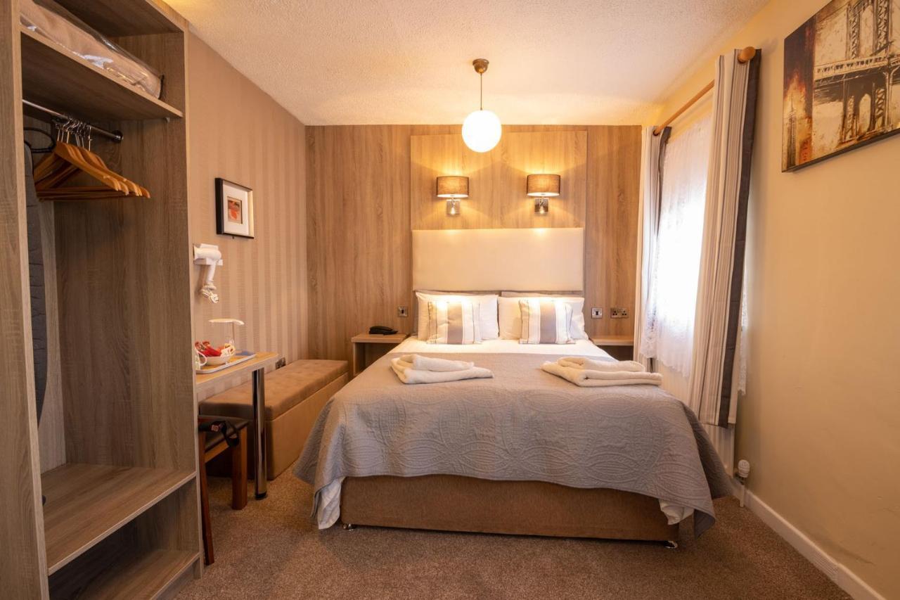 Station House Bed & Breakfast เอนนิสไทมอน ภายนอก รูปภาพ