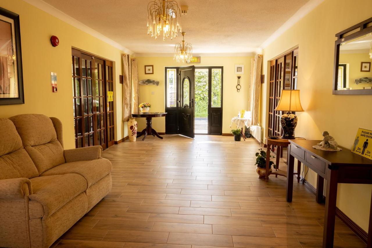 Station House Bed & Breakfast เอนนิสไทมอน ภายนอก รูปภาพ