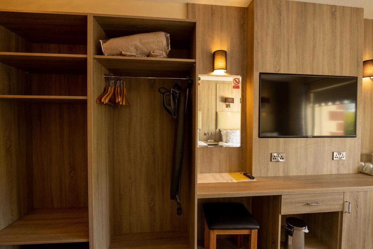 Station House Bed & Breakfast เอนนิสไทมอน ภายนอก รูปภาพ