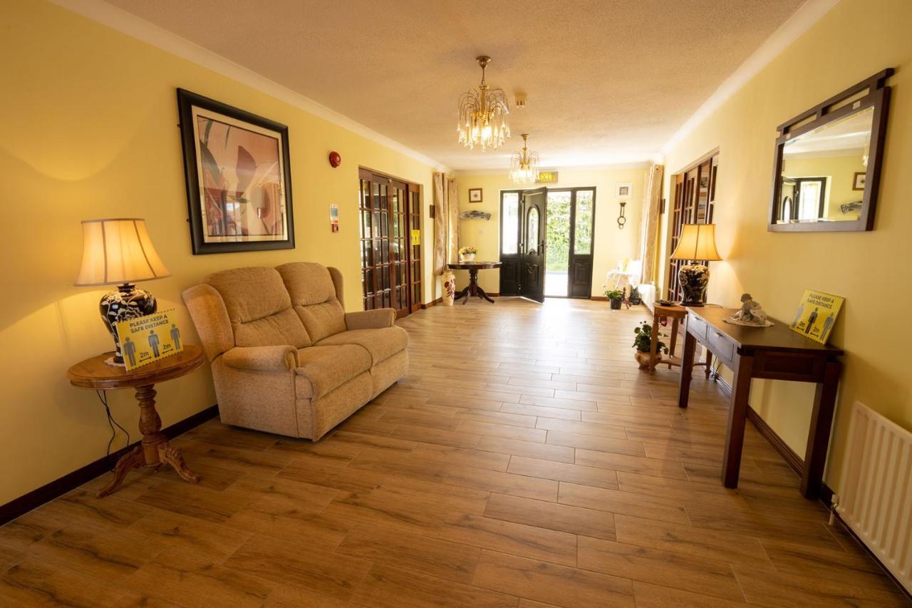 Station House Bed & Breakfast เอนนิสไทมอน ภายนอก รูปภาพ