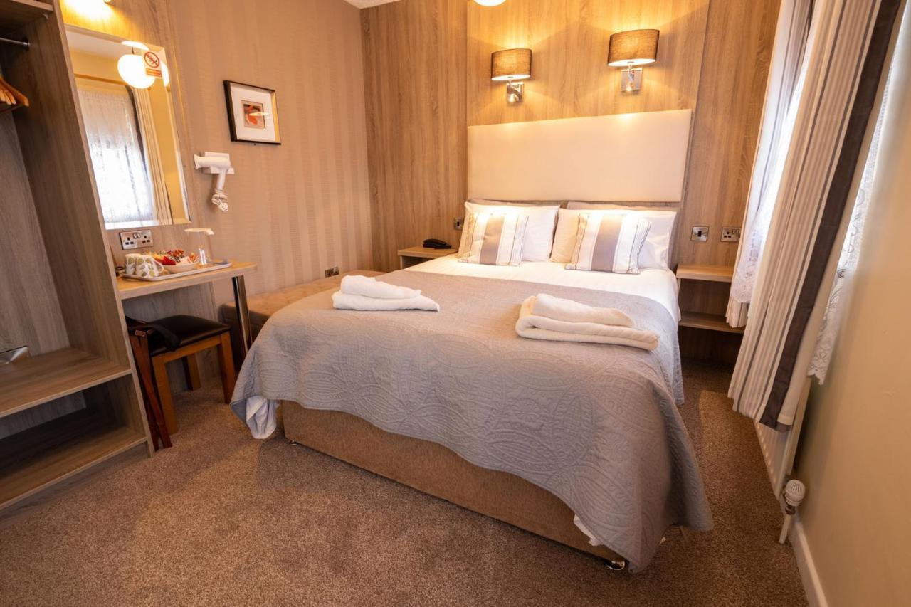 Station House Bed & Breakfast เอนนิสไทมอน ภายนอก รูปภาพ