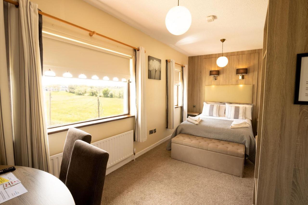 Station House Bed & Breakfast เอนนิสไทมอน ภายนอก รูปภาพ
