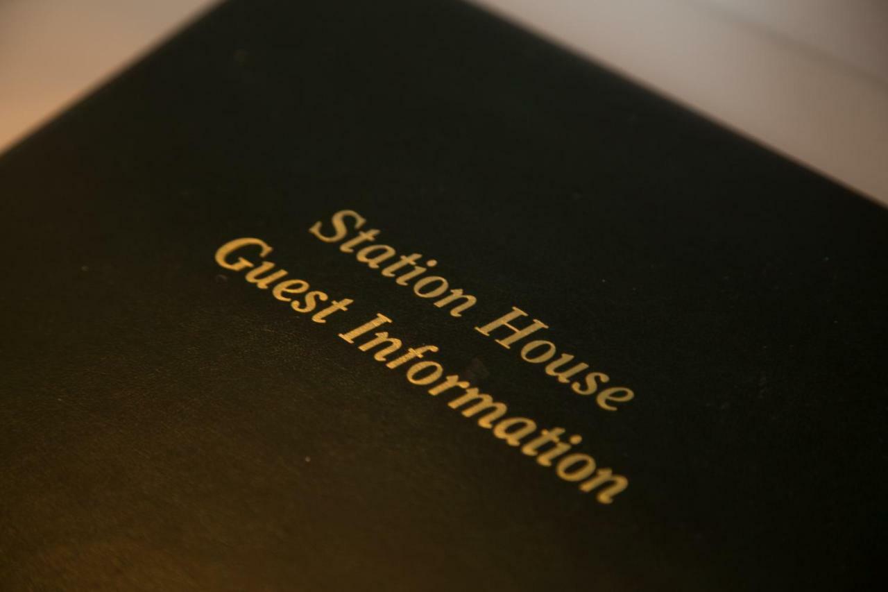 Station House Bed & Breakfast เอนนิสไทมอน ภายนอก รูปภาพ