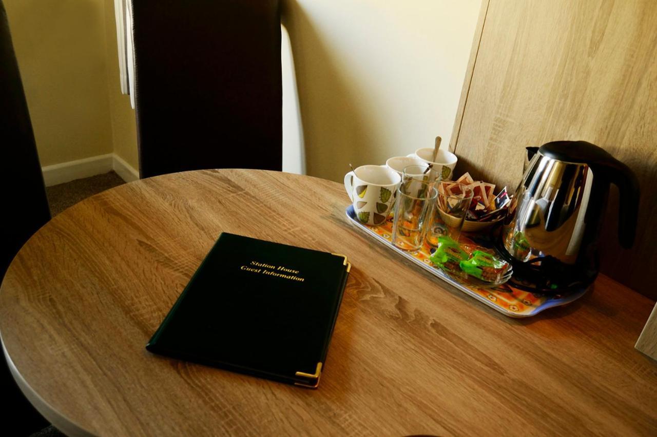 Station House Bed & Breakfast เอนนิสไทมอน ภายนอก รูปภาพ